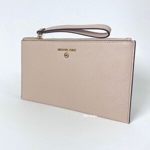Michael Kors Wristlet Wallet Jet Set Large Clutch in Soft Pink Pebbled Leather